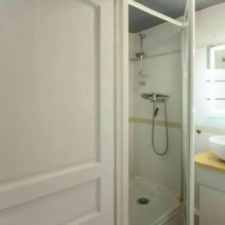 Lovely Flat Canal St Martin * Parigi